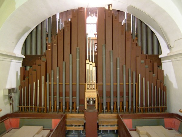 Die frühere Orgel der Kirche